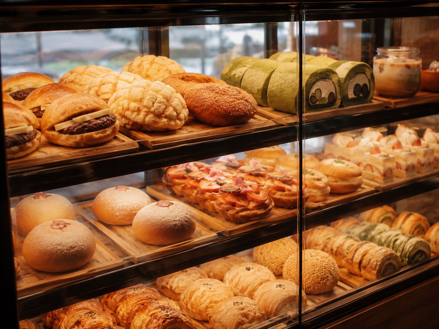 Vitrine de pains et pâtisseries japonaises
